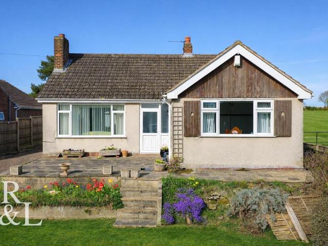 2 bedroom detached bungalow for sale
