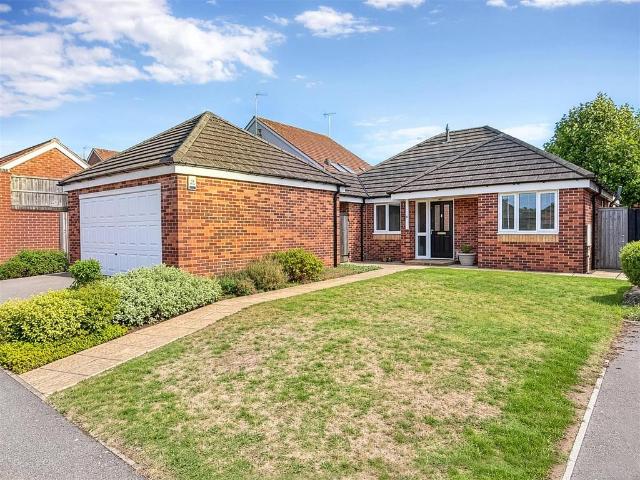 2 bedroom detached bungalow for sale