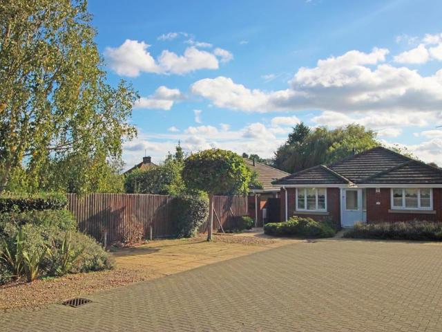 2 bedroom detached bungalow for sale