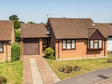 2 bedroom detached bungalow for sale