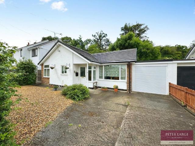 2 bedroom detached bungalow for sale