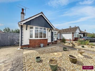 2 bedroom detached bungalow for sale