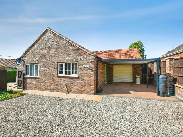 2 bedroom detached bungalow for sale