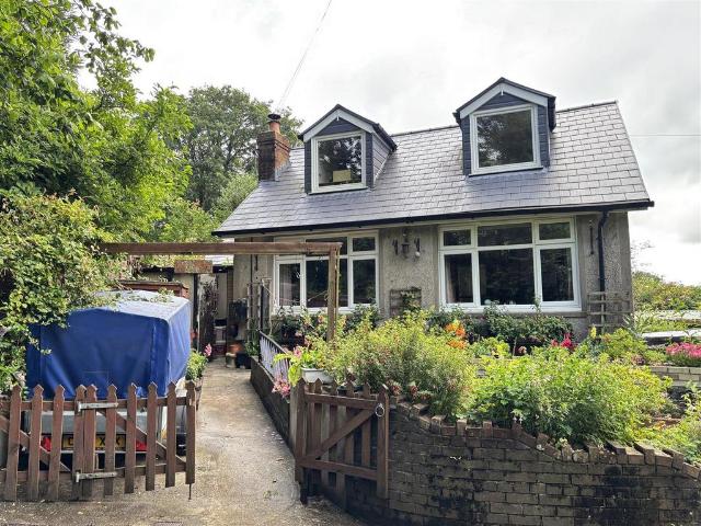 2 bedroom detached bungalow for sale