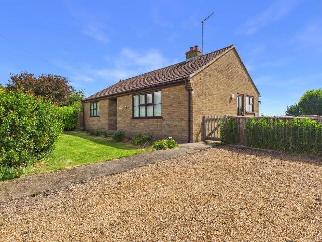 2 bedroom detached bungalow for sale
