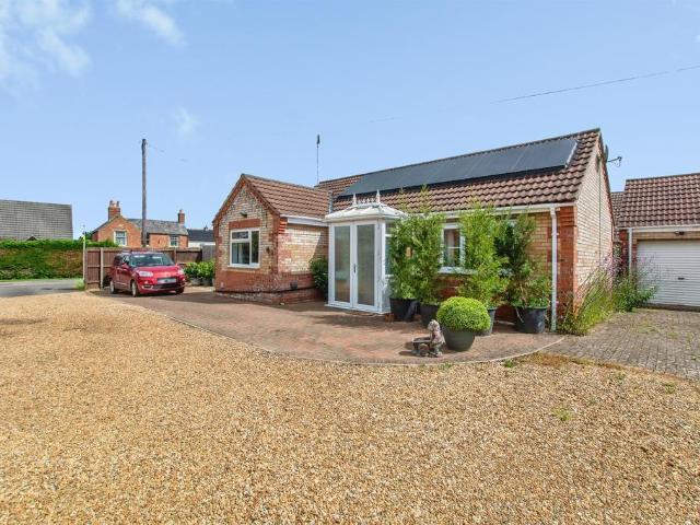 2 bedroom detached bungalow for sale