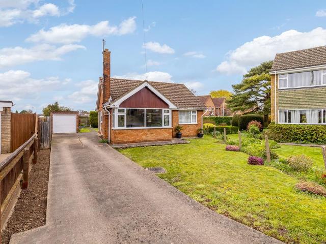 2 bedroom detached bungalow for sale