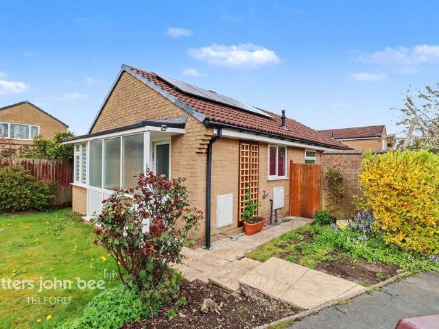2 bedroom detached bungalow for sale
