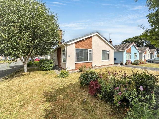 2 bedroom detached bungalow for sale