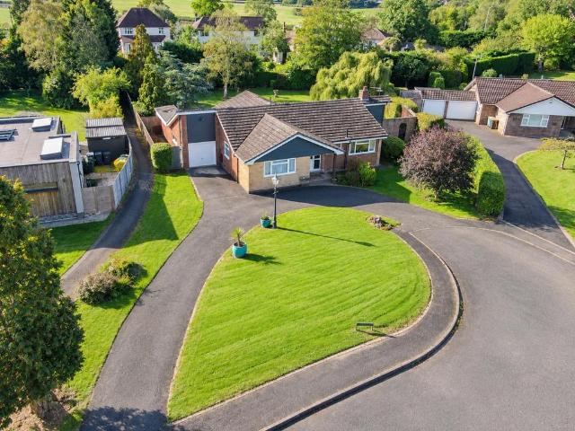 2 bedroom detached bungalow for sale