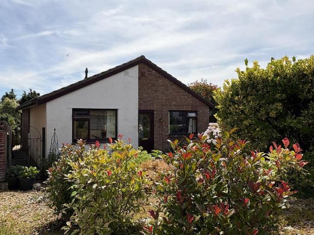 2 bedroom detached bungalow for sale