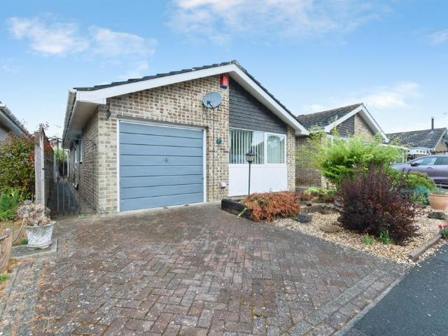 2 bedroom detached bungalow for sale