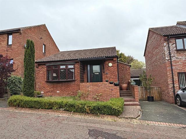 2 bedroom detached bungalow for sale