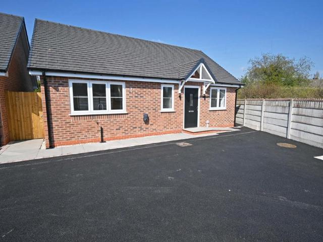 2 bedroom detached bungalow for sale