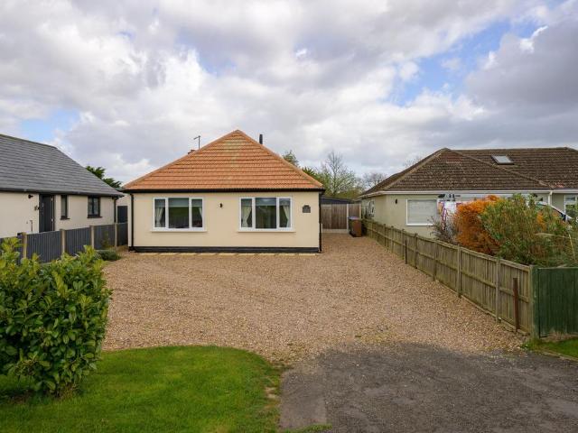 2 bedroom detached bungalow for sale