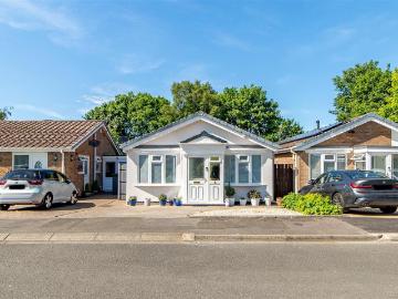 2 bedroom detached bungalow for sale