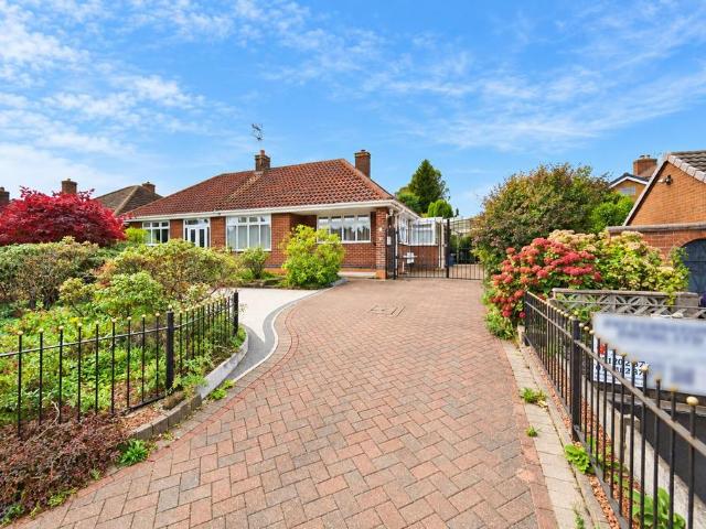 2 bedroom detached bungalow for sale