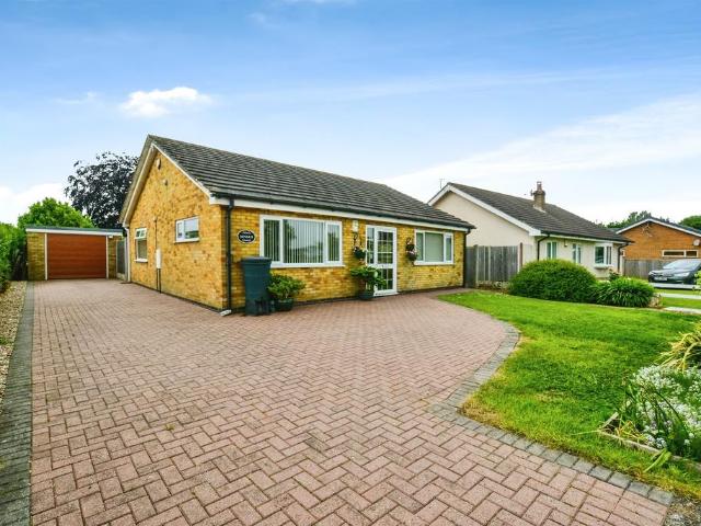 2 bedroom detached bungalow for sale