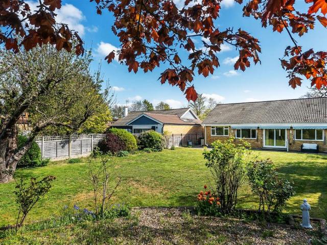 2 bedroom detached bungalow for sale