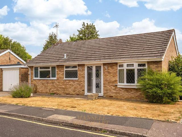 2 bedroom detached bungalow for sale