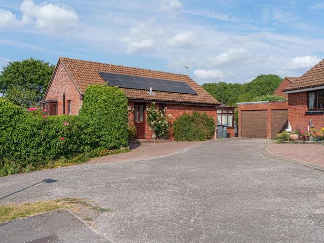 2 bedroom detached bungalow for sale