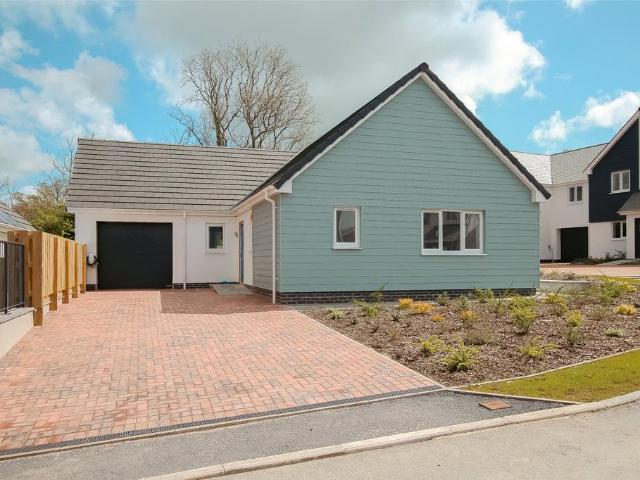 2 bedroom detached bungalow for sale