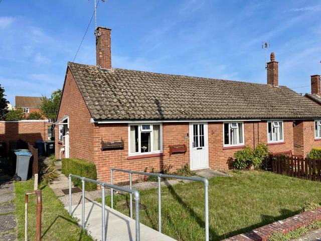 2 bedroom detached bungalow for sale