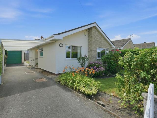 2 bedroom detached bungalow for sale