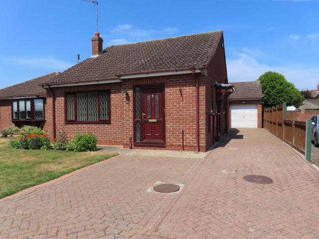 2 bedroom detached bungalow for sale