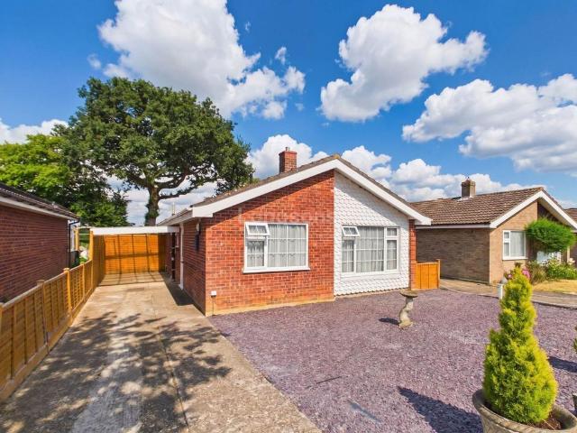 2 bedroom detached bungalow for sale