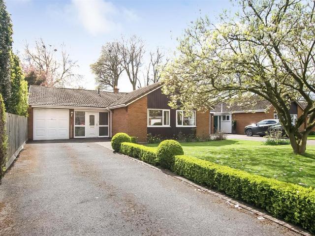 2 bedroom detached bungalow for sale
