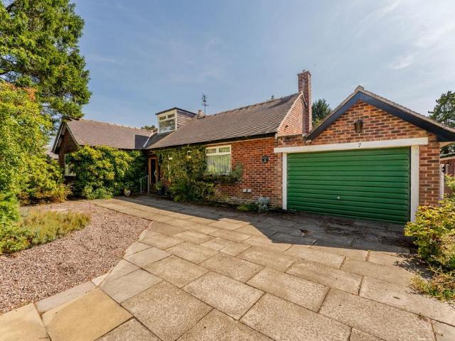 2 bedroom detached bungalow for sale