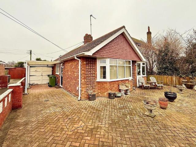 2 bedroom detached bungalow for sale
