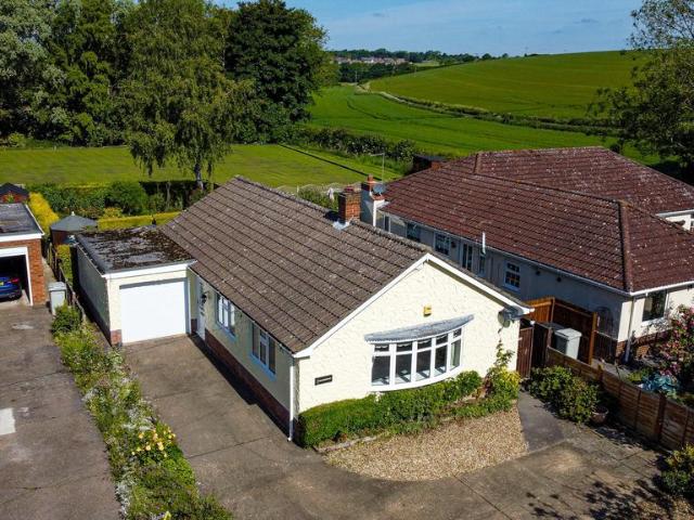 2 bedroom detached bungalow for sale