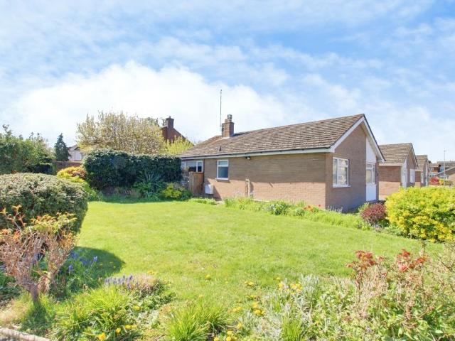 2 bedroom detached bungalow for sale