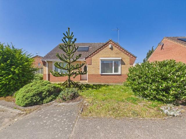 2 bedroom detached bungalow for sale