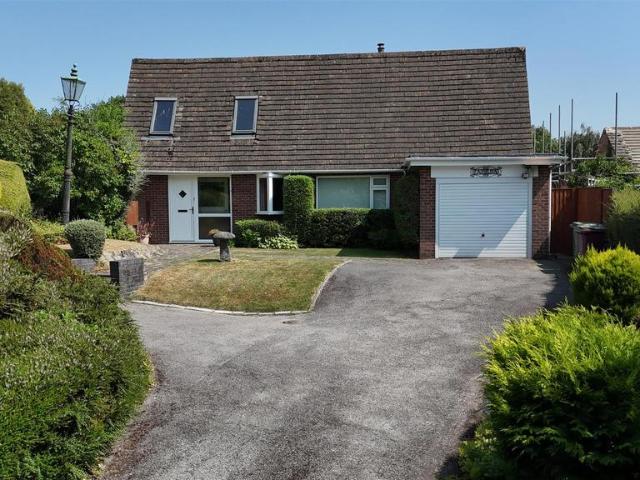 2 bedroom detached bungalow for sale