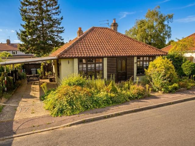 2 bedroom detached bungalow for sale