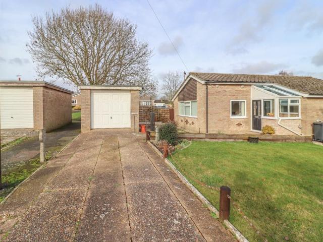 2 bedroom detached bungalow for sale