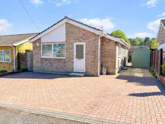 2 bedroom detached bungalow for sale