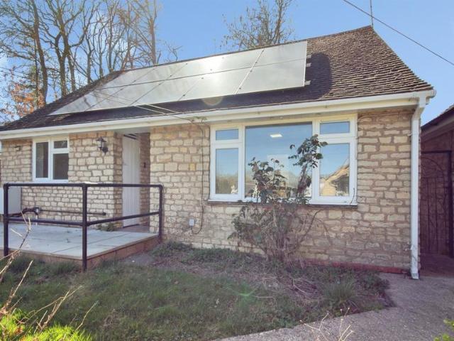 2 bedroom detached bungalow for sale