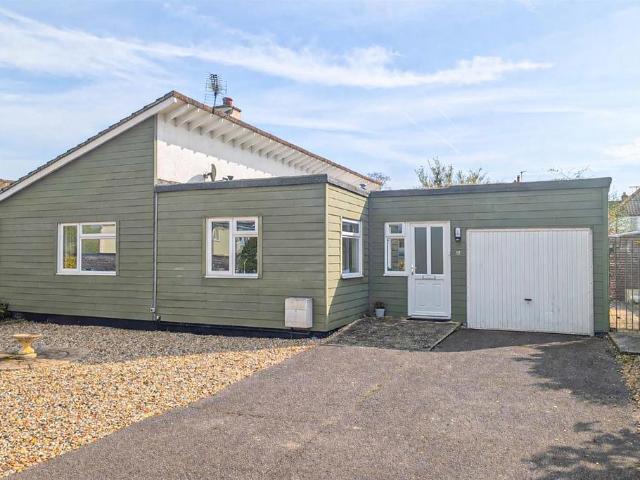 2 bedroom detached bungalow for sale