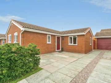 2 bedroom detached bungalow for sale