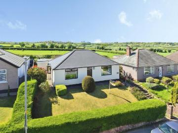 2 bedroom detached bungalow for sale
