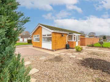 2 bedroom detached bungalow for sale
