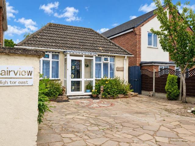 2 bedroom detached bungalow for sale