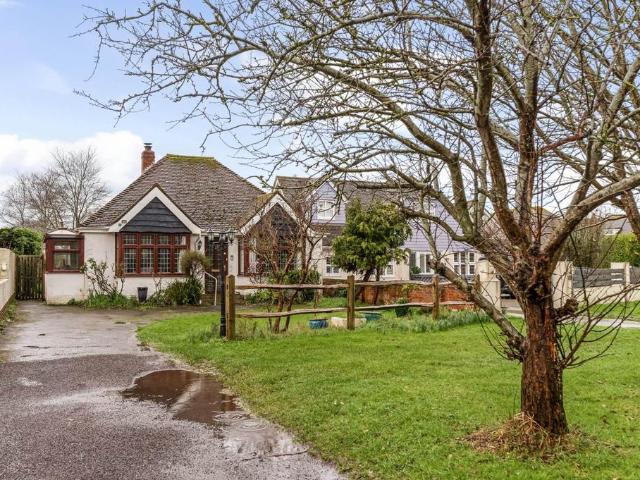 2 bedroom detached bungalow for sale
