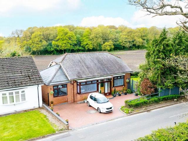 2 bedroom detached bungalow for sale