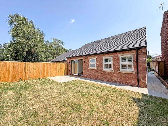 2 bedroom detached bungalow for sale