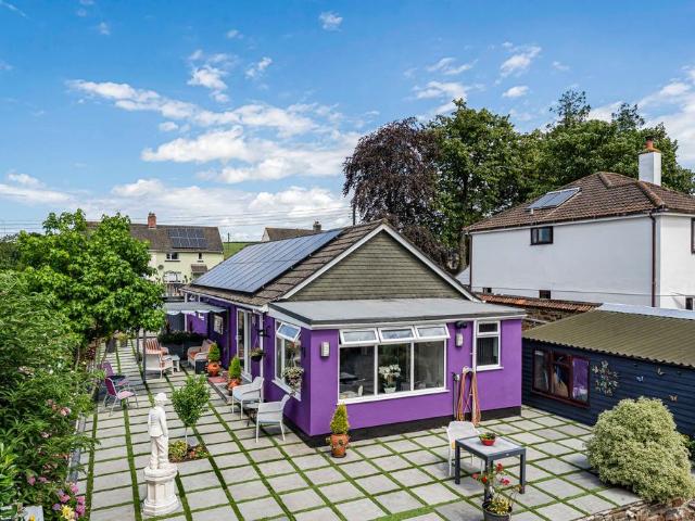 2 bedroom detached bungalow for sale